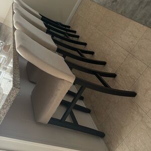 4 bar stools